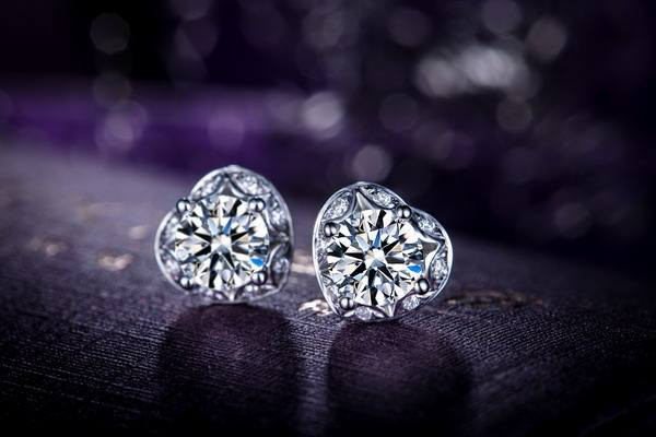 如何區(qū)分鉆石的形狀 鉆石的保養(yǎng)方法 如何區(qū)分鉆石的形狀 鉆石的保養(yǎng)方法