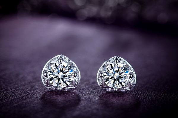 如何區(qū)分鉆石的形狀 鉆石的保養(yǎng)方法 如何區(qū)分鉆石的形狀 鉆石的保養(yǎng)方法