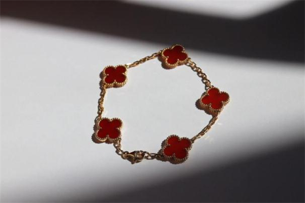 梵克雅寶五花手鏈哪個(gè)顏色好看 vca五花手鏈怎么戴好看 梵克雅寶五花手鏈哪個(gè)顏色好看 vca五花手鏈怎么戴好看