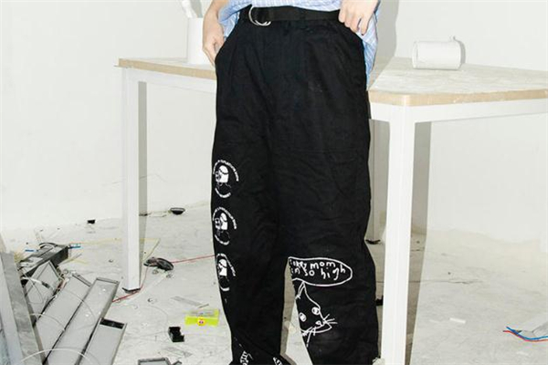 男生穿什么休閑褲好看 男生休閑褲搭配圖片 男生穿什么休閑褲好看 男生休閑褲搭配圖片