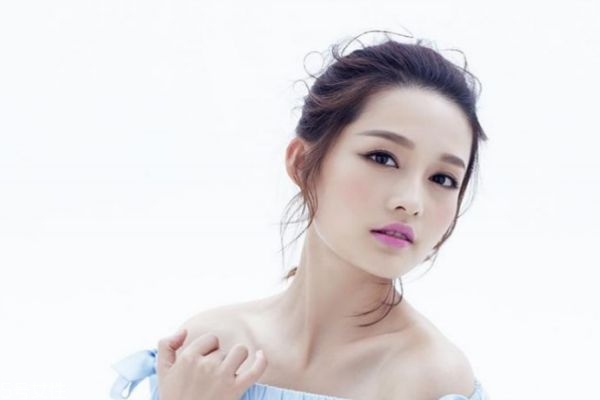 如何練成天鵝頸呢 天鵝頸是怎么練成的 如何練成天鵝頸呢 天鵝頸是怎么練成的