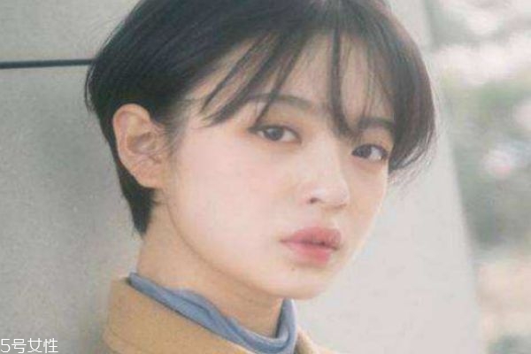 小方臉適合什么發(fā)型 適合小方臉的發(fā)型 小方臉適合什么發(fā)型 適合小方臉的發(fā)型