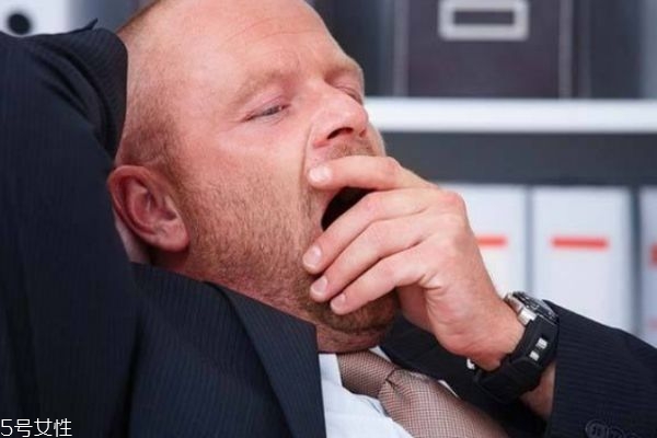 打哈欠是會傳染的嗎 為什么會打哈欠呢