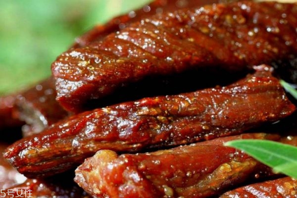 如何用微波爐烤牛肉干 微波爐牛肉干的做法 如何用微波爐烤牛肉干 微波爐牛肉干的做法