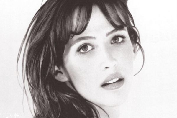 小方臉適合什么發(fā)型 適合小方臉的發(fā)型 小方臉適合什么發(fā)型 適合小方臉的發(fā)型