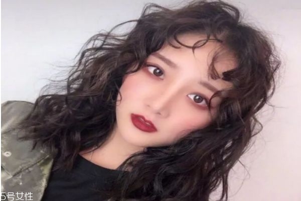 羊毛卷適合什么年齡 哪些人適合留羊毛卷 羊毛卷適合什么年齡 哪些人適合留羊毛卷