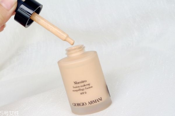 干性皮膚適合哪些粉底液 適合干性皮膚的粉底液 干性皮膚適合哪些粉底液 適合干性皮膚的粉底液