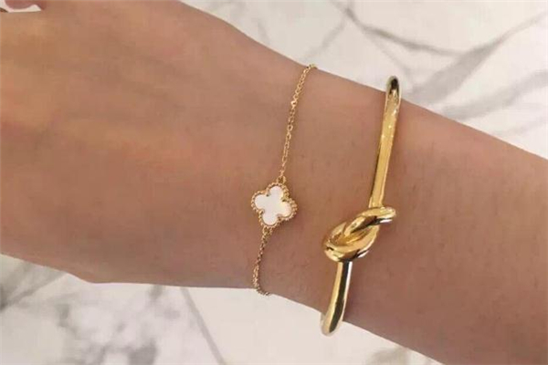 梵克雅寶單花手鏈分大小號(hào)嗎 梵克雅寶單花手鏈有中號(hào)嗎 梵克雅寶單花手鏈分大小號(hào)嗎 梵克雅寶單花手鏈有中號(hào)嗎