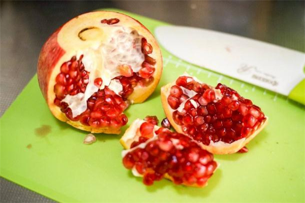 吃石榴籽會拉肚子嗎 吃石榴籽肚子會痛嗎 吃石榴籽會拉肚子嗎 吃石榴籽肚子會痛嗎