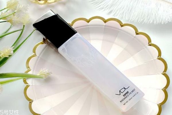 干皮定妝用什么好 定妝用散粉好還是粉餅好 干皮定妝用什么好 定妝用散粉好還是粉餅好