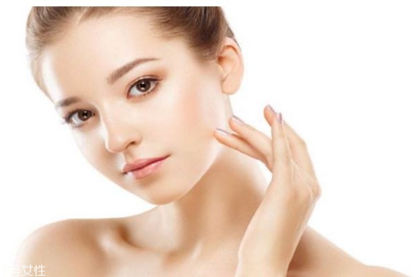 如何區(qū)分油性和混合型皮膚 混合型皮膚如何補(bǔ)水呢 如何區(qū)分油性和混合型皮膚 混合型皮膚如何補(bǔ)水呢