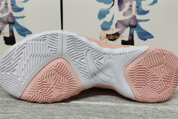 安踏kt5外場(chǎng)版有什么區(qū)別 kt5外場(chǎng)版耐磨嗎 安踏kt5外場(chǎng)版有什么區(qū)別 kt5外場(chǎng)版耐磨嗎