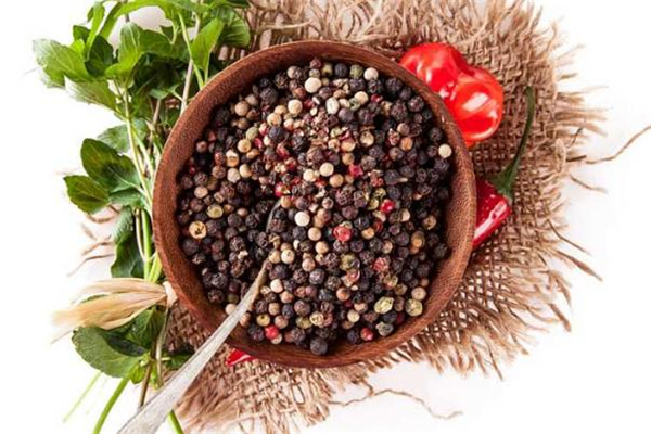 花椒泡腳放多少合適 花椒泡腳用籽還是殼好 花椒泡腳放多少合適 花椒泡腳用籽還是殼好