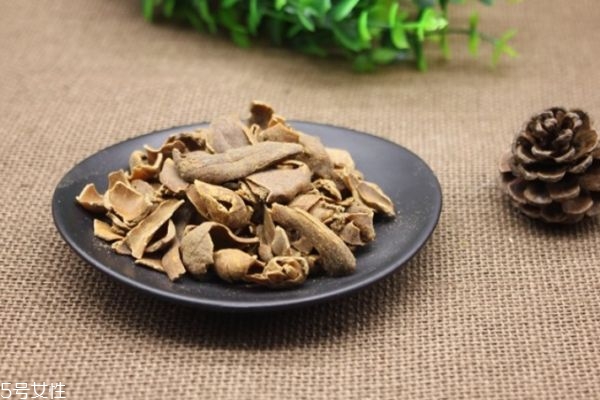 什么人群不能吃肉豆蔻呢 吃肉豆蔻應(yīng)該注意什么呢 什么人群不能吃肉豆蔻呢 吃肉豆蔻應(yīng)該注意什么呢