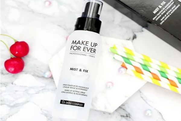 干皮定妝用什么好 定妝用散粉好還是粉餅好 干皮定妝用什么好 定妝用散粉好還是粉餅好