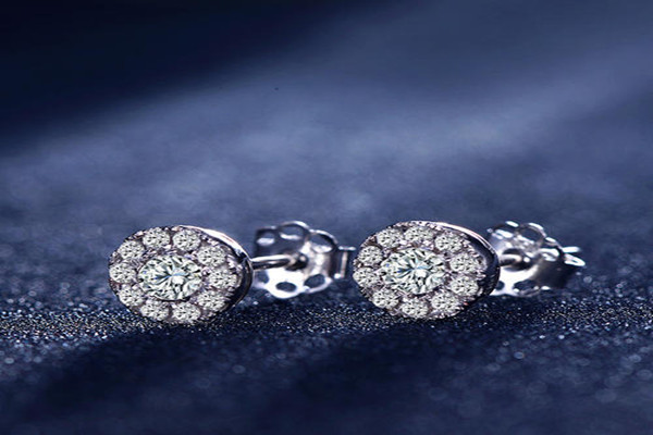 佩戴耳釘有什么講究 怎樣佩戴耳釘更好看 佩戴耳釘有什么講究 怎樣佩戴耳釘更好看