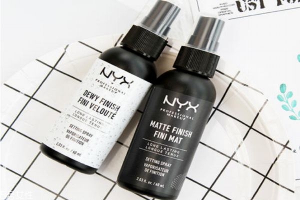 保濕噴霧和定妝噴霧有什么區(qū)別 什么東西可以定妝 保濕噴霧和定妝噴霧有什么區(qū)別 什么東西可以定妝