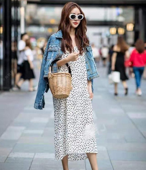 牛仔外套配什么褲子 女生穿牛仔外套配什么褲子好看 牛仔外套配什么褲子 女生穿牛仔外套配什么褲子好看