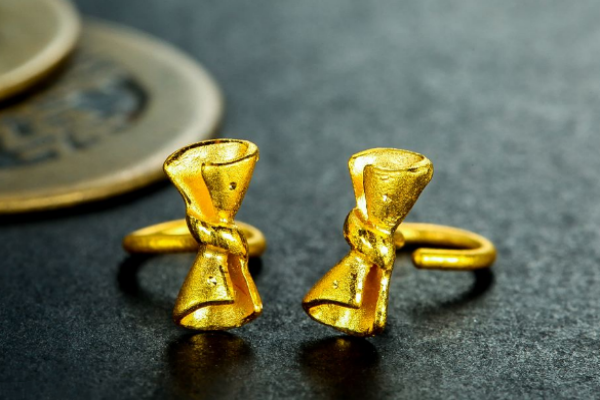 黃金耳釘變形了怎么辦 黃金耳釘?shù)那逑床襟E 黃金耳釘變形了怎么辦 黃金耳釘?shù)那逑床襟E