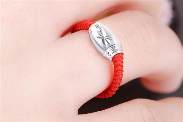 轉(zhuǎn)運珠戒指用紅繩還是黑繩 轉(zhuǎn)運珠戒指用什么顏色線好 轉(zhuǎn)運珠戒指用紅繩還是黑繩 轉(zhuǎn)運珠戒指用什么顏色線好