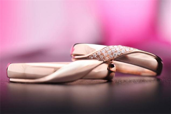 對戒是男方買還是女方買 對戒買什么材質(zhì)的好