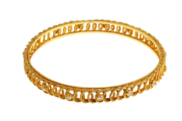 新娘戴手鐲的含義 新娘為什么要戴金手鐲 新娘戴手鐲的含義 新娘為什么要戴金手鐲