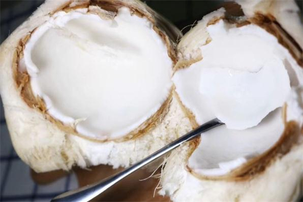 椰青什么人不能吃 椰青不能與什么一起吃 椰青什么人不能吃 椰青不能與什么一起吃