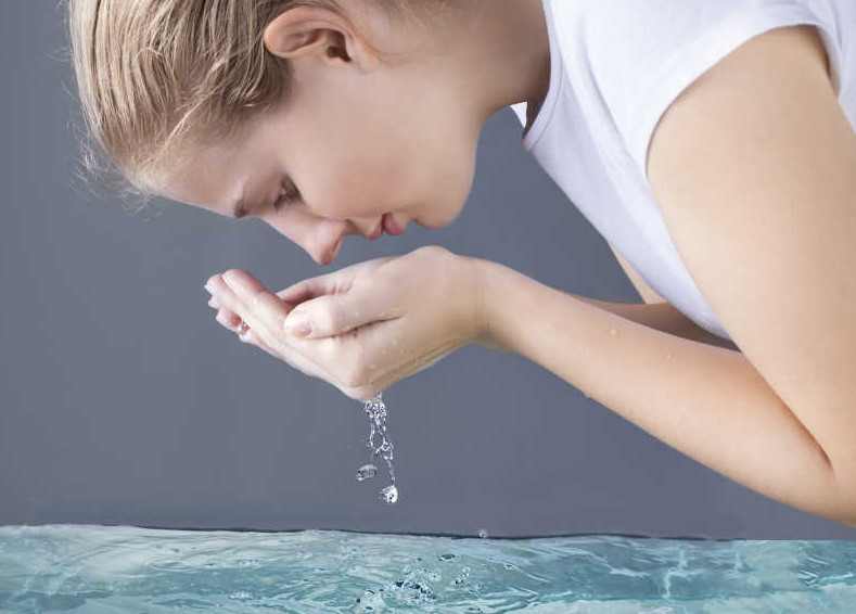 有哪些錯誤的洗臉方式 如何洗臉不傷皮膚 有哪些錯誤的洗臉方式 如何洗臉不傷皮膚