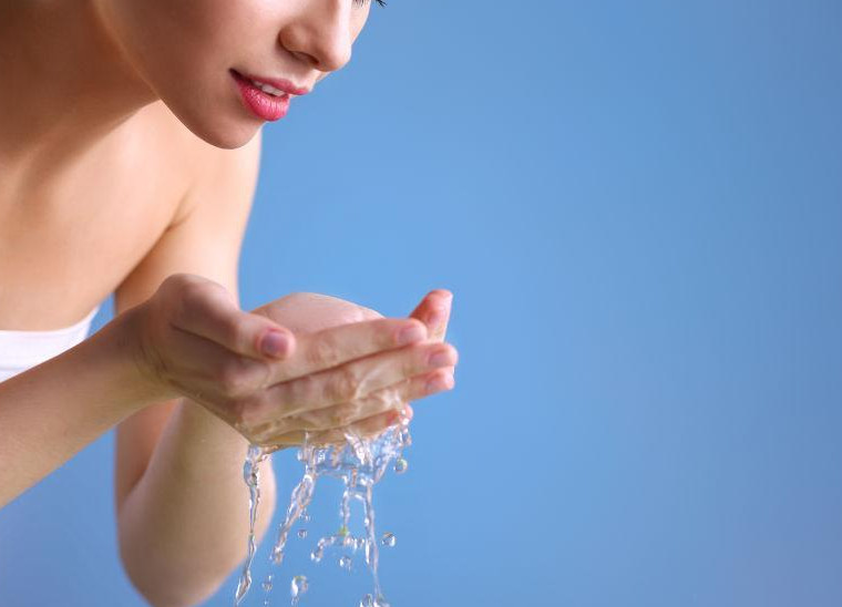 有哪些錯誤的洗臉方式 如何洗臉不傷皮膚 有哪些錯誤的洗臉方式 如何洗臉不傷皮膚