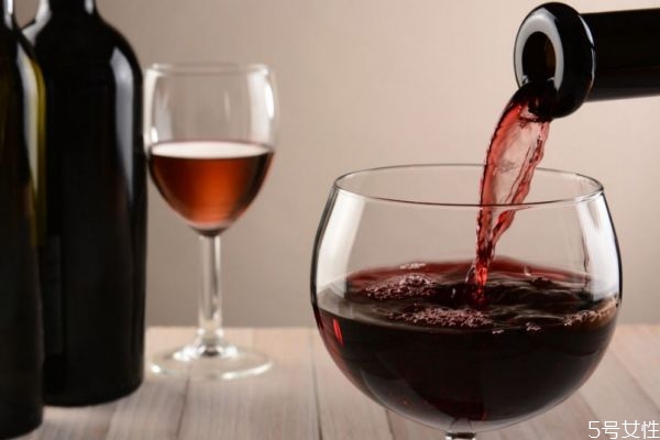 葡萄酒有什么營(yíng)養(yǎng)價(jià)值呢 喝葡萄酒有什么好處呢 葡萄酒有什么營(yíng)養(yǎng)價(jià)值呢 喝葡萄酒有什么好處呢