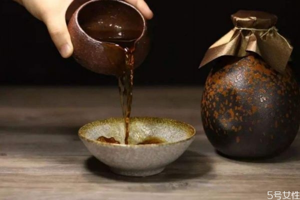 黃酒有什么營養(yǎng)價值呢 喝黃酒有什么好處呢 黃酒有什么營養(yǎng)價值呢 喝黃酒有什么好處呢