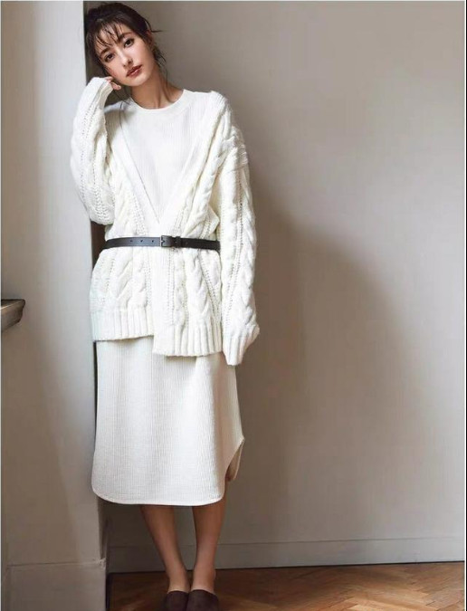 細(xì)針腳和粗針腳開(kāi)衫毛衣里面搭配什么好看 細(xì)針腳和粗針腳開(kāi)衫毛衣里面搭配什么好看