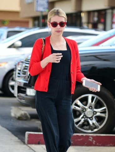 細(xì)針腳和粗針腳開(kāi)衫毛衣里面搭配什么好看 細(xì)針腳和粗針腳開(kāi)衫毛衣里面搭配什么好看