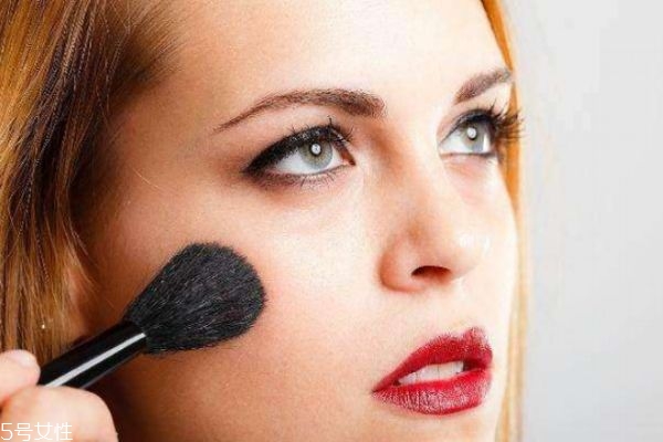 定妝用什么好 比較受歡迎的定妝產(chǎn)品 定妝用什么好 比較受歡迎的定妝產(chǎn)品