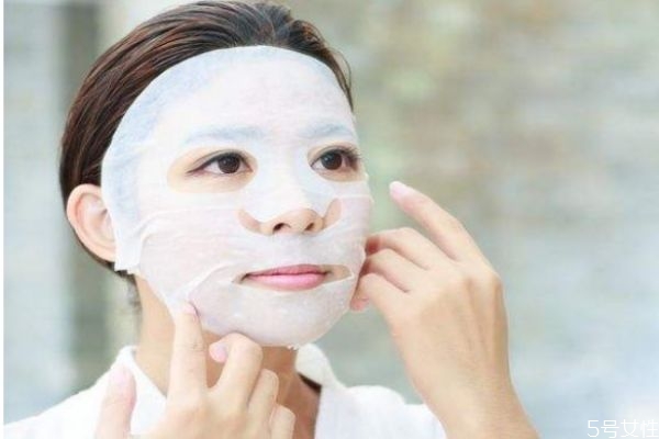 為什么敷了面膜還是缺水 什么時(shí)候敷面膜好 為什么敷了面膜還是缺水 什么時(shí)候敷面膜好