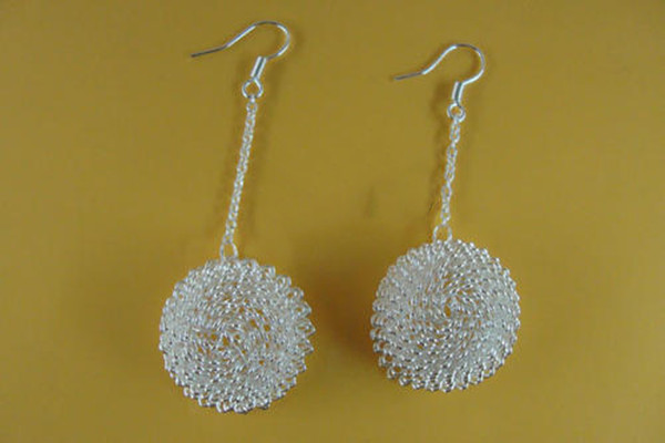 耳釘耳墜適合什么女生 純銀耳墜一般多少錢一對 耳釘耳墜適合什么女生 純銀耳墜一般多少錢一對