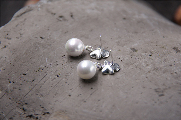 珍珠耳環(huán)的搭配方法 珍珠耳環(huán)怎么保養(yǎng) 珍珠耳環(huán)的搭配方法 珍珠耳環(huán)怎么保養(yǎng)