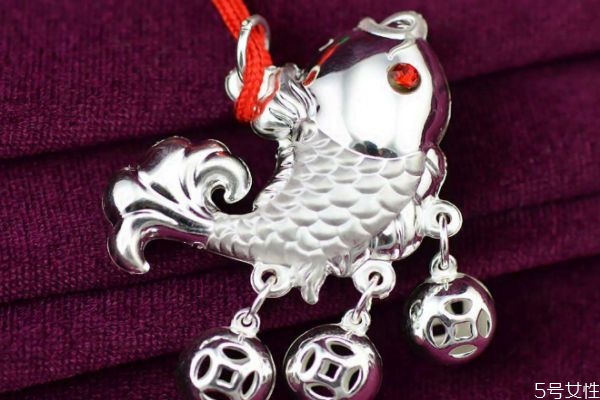 銀飾的市場(chǎng)價(jià)格貴嗎 一般銀飾的價(jià)格是怎么樣的呢 銀飾的市場(chǎng)價(jià)格貴嗎 一般銀飾的價(jià)格是怎么樣的呢