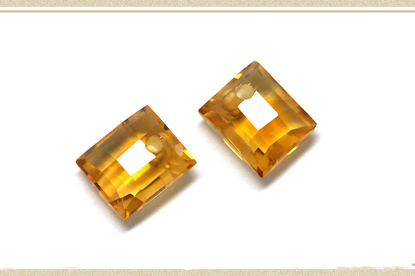 天然水晶和人工水晶的區(qū)別 怎樣能買到性價比高的黃水晶 天然水晶和人工水晶的區(qū)別 怎樣能買到性價比高的黃水晶