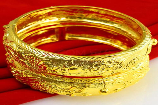鍍金手鐲價(jià)格受什么影響 鍍金手鐲多少錢為宜