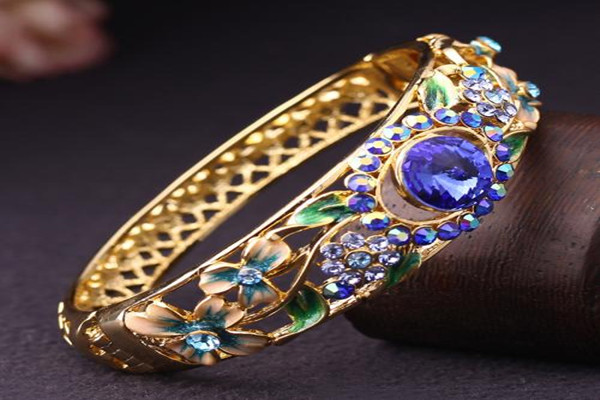 琺瑯手鐲多少錢為宜 琺瑯手鐲價(jià)格的決定因素