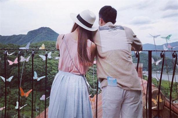 熱戀中的男女怎么稱呼對(duì)方 熱戀中的男女會(huì)做些什么 熱戀中的男女怎么稱呼對(duì)方 熱戀中的男女會(huì)做些什么