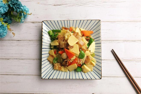 冬筍不能和什么一起吃 冬筍什么人不能吃 冬筍不能和什么一起吃 冬筍什么人不能吃