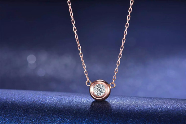 如何看鉆石項(xiàng)鏈的品質(zhì) 項(xiàng)鏈與衣服怎么搭配 如何看鉆石項(xiàng)鏈的品質(zhì) 項(xiàng)鏈與衣服怎么搭配