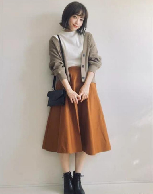 秋季女生怎么穿衣服有高級(jí)感又不失淑女 秋季女生怎么穿衣服有高級(jí)感又不失淑女