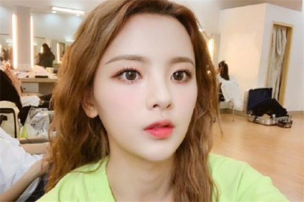 羊毛卷適合圓臉女生嗎 羊毛卷適合發(fā)量多的人嗎 羊毛卷適合圓臉女生嗎 羊毛卷適合發(fā)量多的人嗎