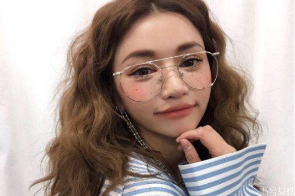 經(jīng)常去角質(zhì)皮膚會更好嗎 去角質(zhì)產(chǎn)品要怎么挑選 經(jīng)常去角質(zhì)皮膚會更好嗎 去角質(zhì)產(chǎn)品要怎么挑選