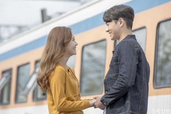 如何真誠(chéng)的贊美夸獎(jiǎng)女生 贊美女人的話怎么說(shuō)才真誠(chéng) 如何真誠(chéng)的贊美夸獎(jiǎng)女生 贊美女人的話怎么說(shuō)才真誠(chéng)