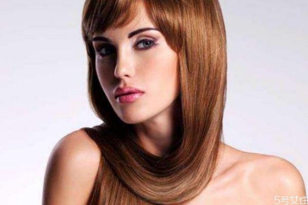 頭發(fā)干枯毛躁怎么辦 頭發(fā)干枯保養(yǎng)的小竅門 頭發(fā)干枯毛躁怎么辦 頭發(fā)干枯保養(yǎng)的小竅門