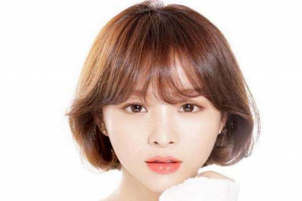 顯氣質(zhì)的中長卷發(fā)有哪些 短發(fā)和長發(fā)哪個(gè)更顯年輕